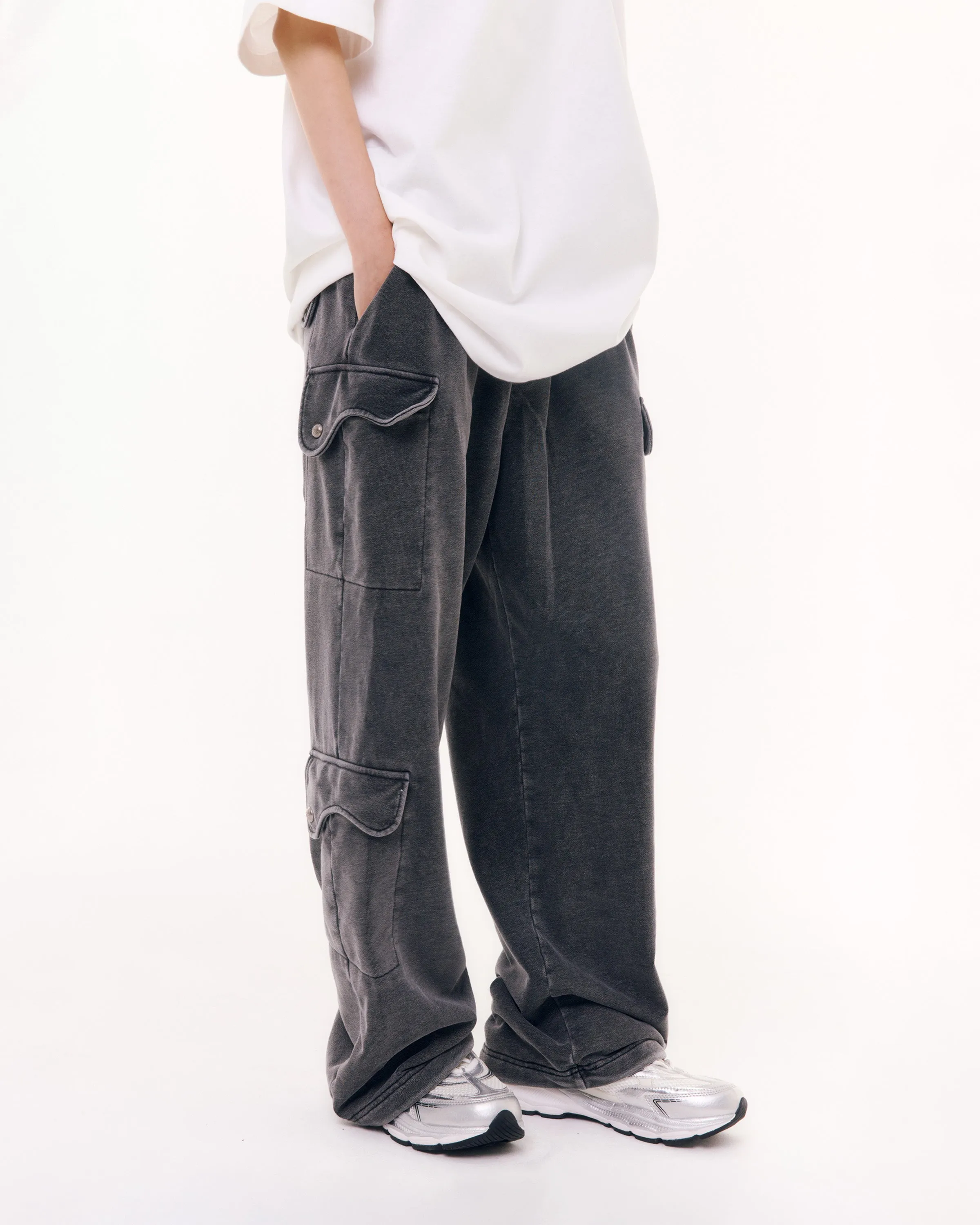 CHARCOAL WASH CARGO SWEATPANTS