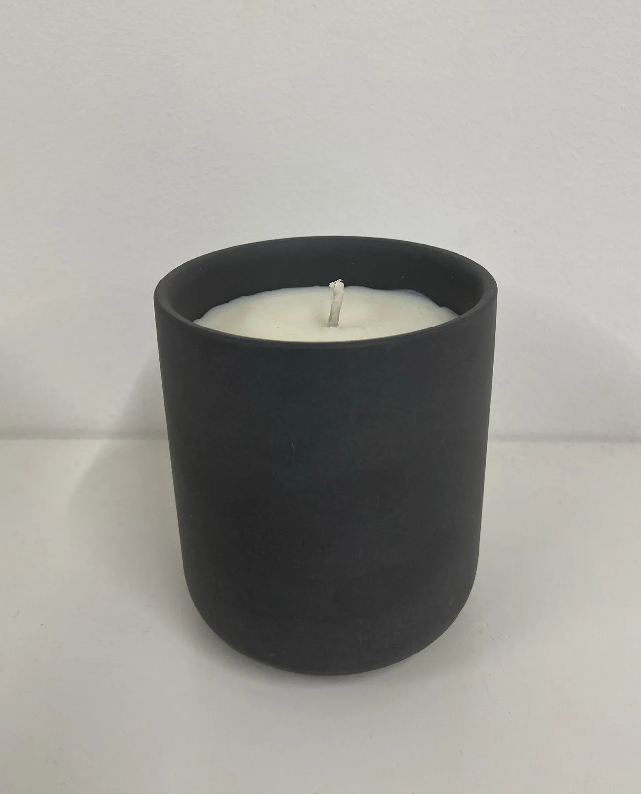 Jasmine, Rosemary and Cedar 280g Candle in Graphite Black Ceramic